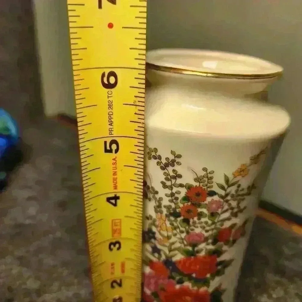 Japanese Floral Hand‎ Painted Vase 6” Tall Gifts From Around The World Gold Trim